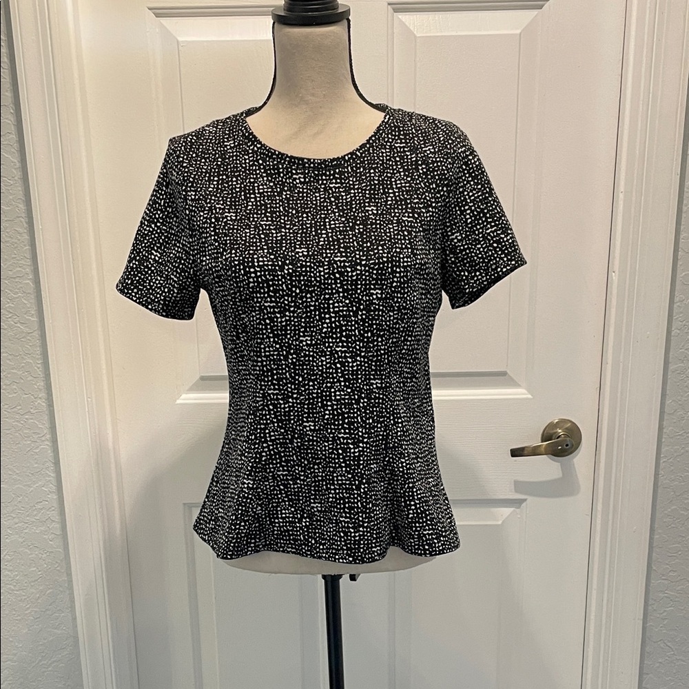 White House Black Market Black & White Short Sleeve Peplum Top